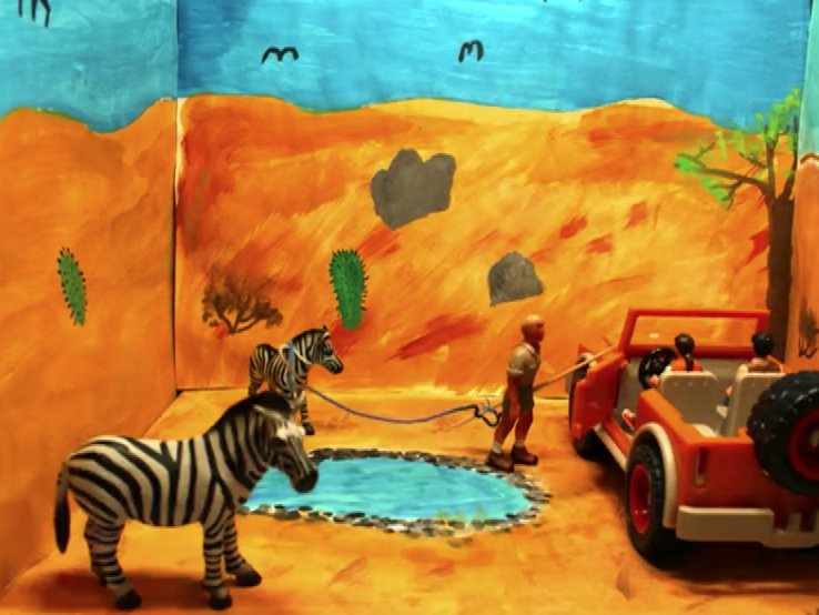 Screenshot mit Zebras aus einem von Jugendlichen erstellten Film über das Alfelder Tiermuseum. © Archiv Stadt Alfeld (Leine)