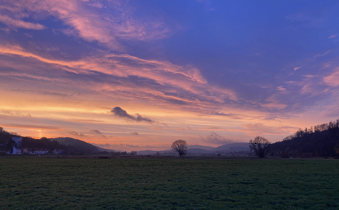 In den Leinewiesen: Blick in Richtung Föhrste © HG Scharf