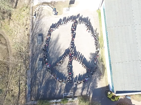 Peace-Aktion der Carl-Bescheid-Realschule in Alfeld