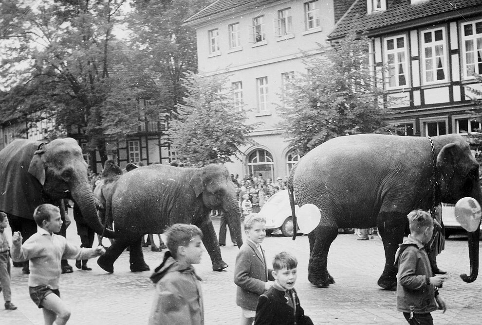 Marktplatz1961-04-CirkusFischer
