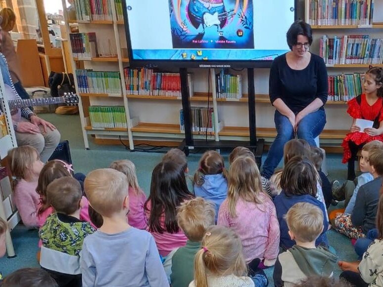 Bilderbuchgeschichte Marie Maikäferchen in der Stadtbücherei Alfeld Bilderbuchgeschichte Marie Maikäferchen in der Stadtbücherei Alfeld