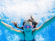 Ein Kind taucht © Yanlev_Fotolia.com.jpg