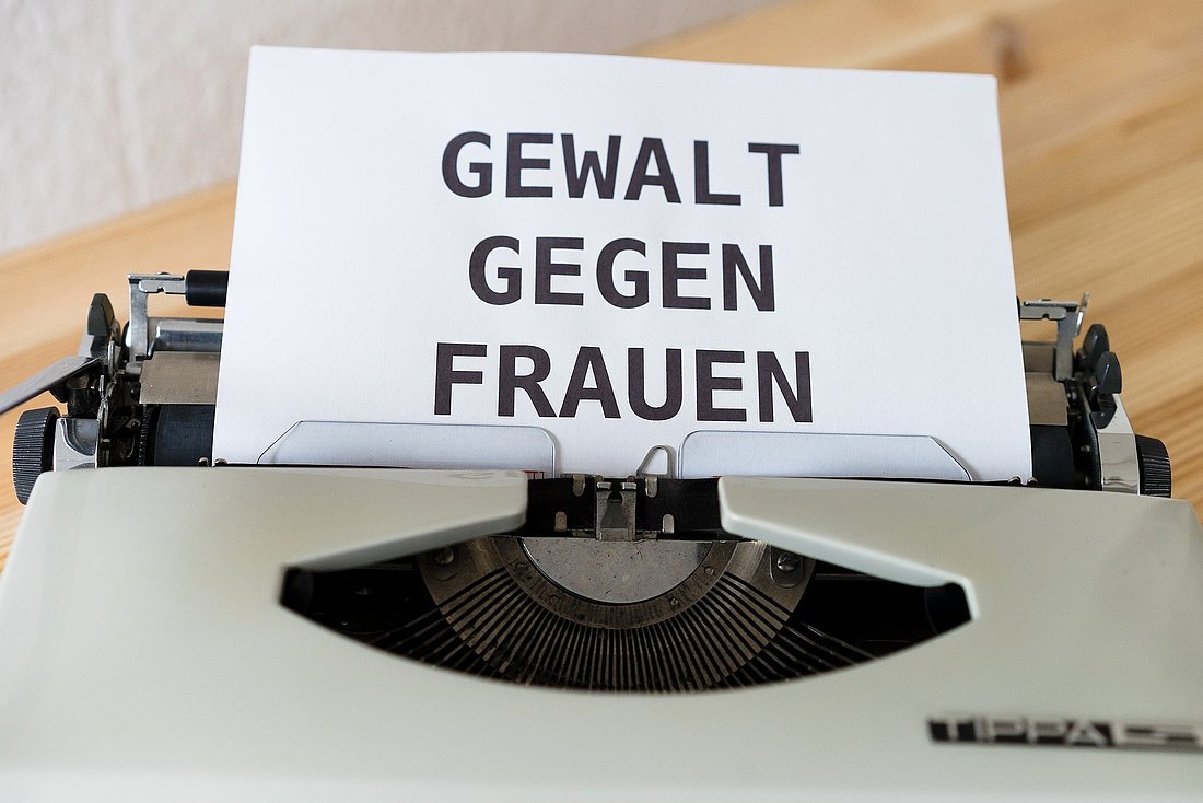 Gewalt gegen Frauen 