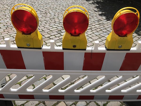 Absperrung mit Leuchten © HG Scharf