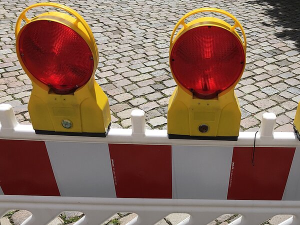 Absperrung mit Leuchten © HG Scharf