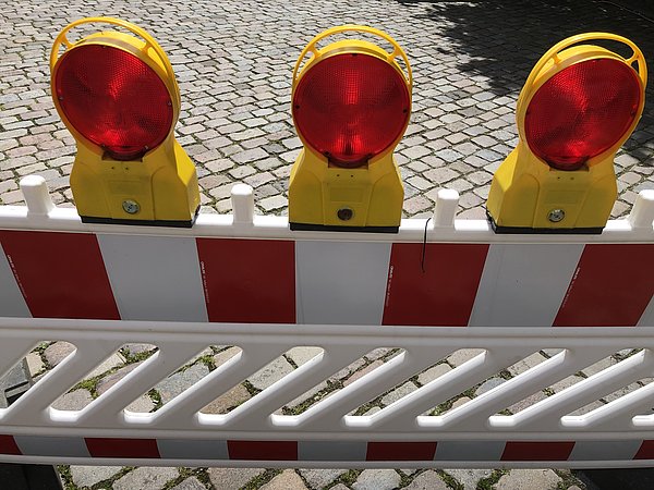 Absperrung mit Leuchten © HG Scharf