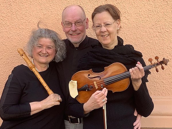 Ensemble „Angulum Aureum“ mit Elisabeth Schwanda (Blockflöte), Marlene Goede-Uter (Violine) und Axel LaDeur (Orgel)